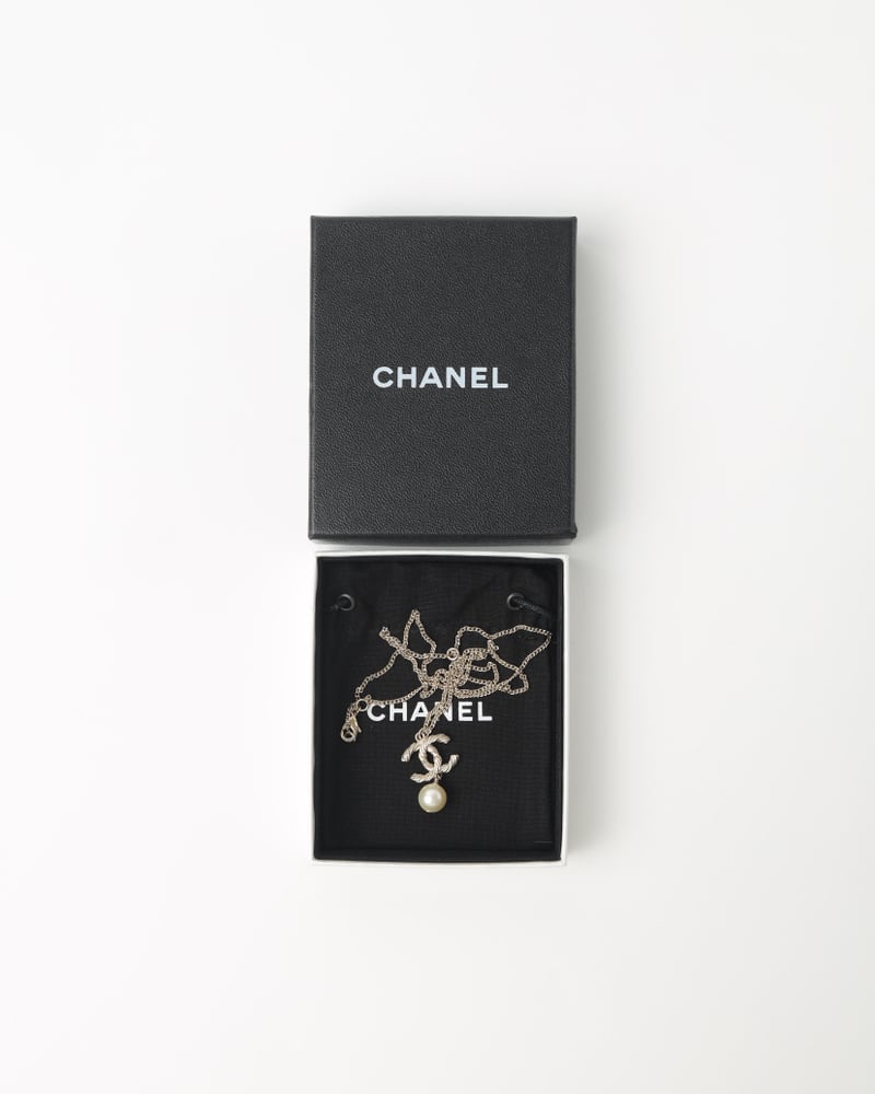 CHANEL Coco Mark Pearl Charm Necklace