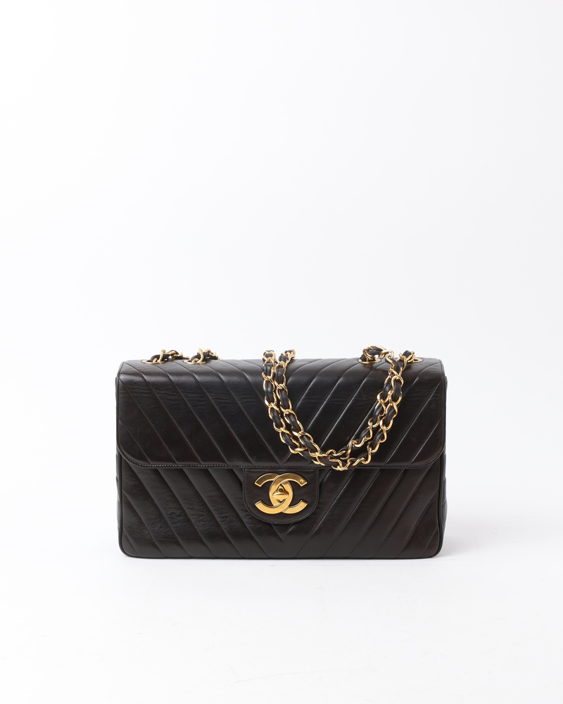 CHANEL Chevron Maxi Single Flap Bag