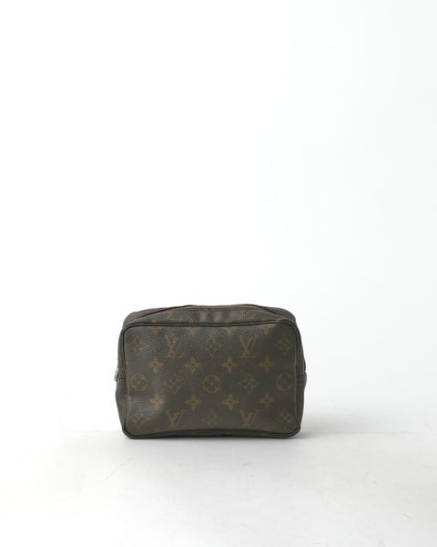 LOUIS VUITTON Monogram Trousse Toilette 18 Bag