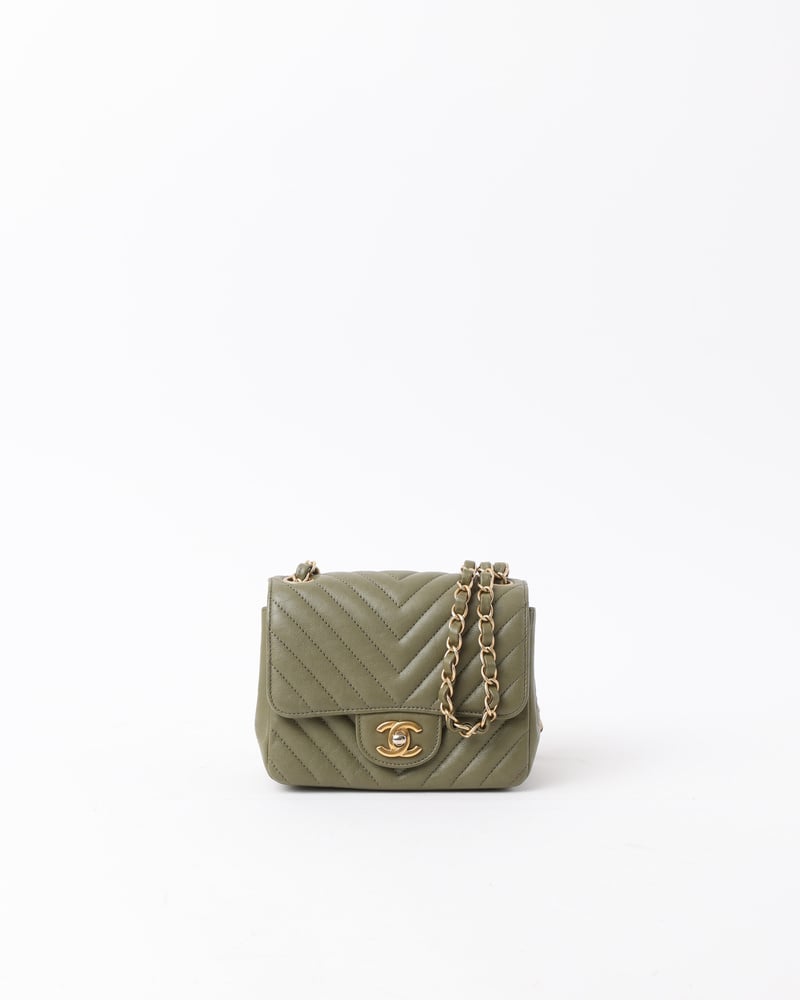 CHANEL Chevron Mini Single Flap Bag