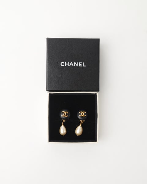 CHANEL CC Pearl Earrings