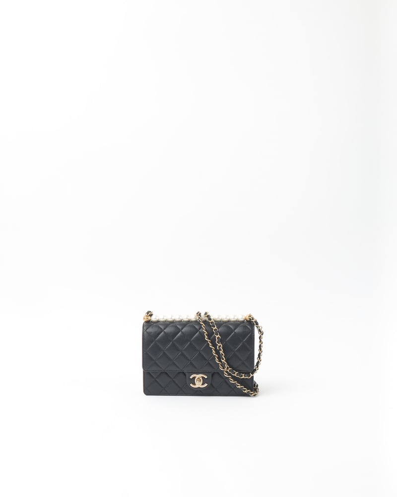 CHANEL Medium Chic Pearls Flap Bag