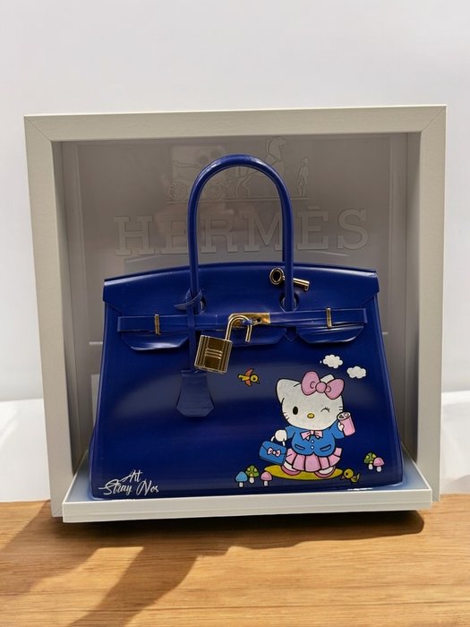 Art Stray-Nos - " Fantaisie et Luxe : Hello  Kitty à l'Heure  Hermès Birkin "