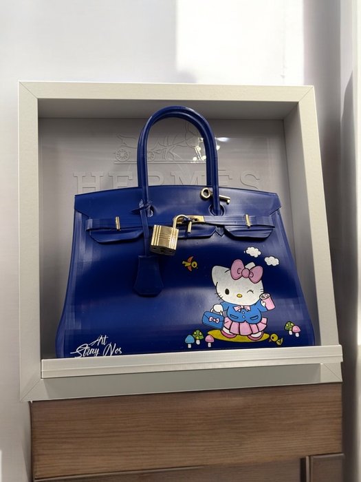 Art Stray-Nos - " Fantaisie et Luxe : Hello  Kitty à l'Heure  Hermès Birkin "