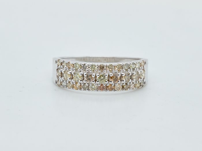 Ingen mindstepris - Ring 14 kt. -  0.70ct. tw. Diamant (Naturfarvet)