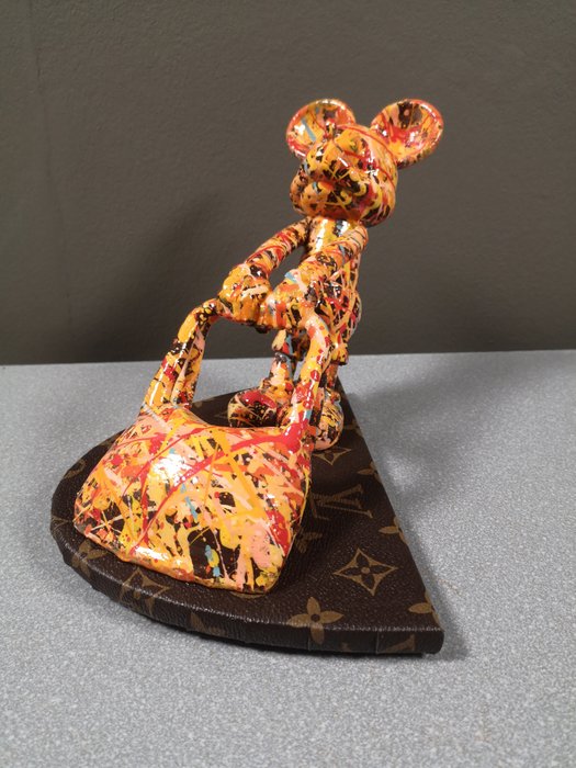 Brother X - Mickey Mouse vs Louis Vuitton : Catch the thief