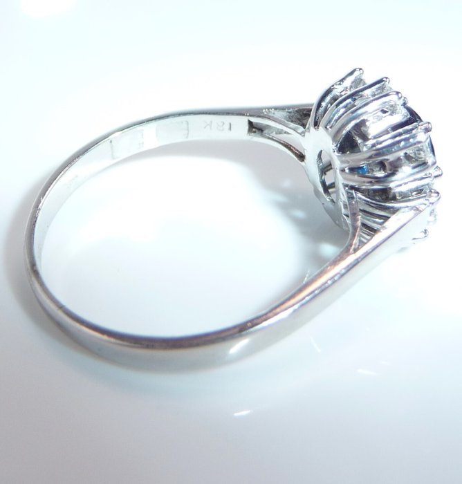 Ring - 18 kraat Hvidguld -  1.32ct. tw. Safir - Diamant - Størrelse 62 kan ændres