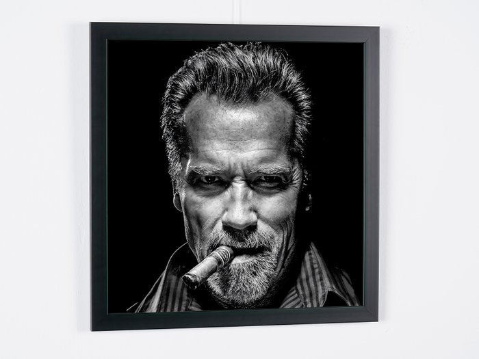 Arnold Schwarzenegger (with cigar). - Fine Art Photography - Luxury Wooden Framed 50X50 cm - Limited Edition Nr 02 of 30 - Serial ID 16928 - Original Certificate (COA), Hologram Logo Editor and QR Code - 100% New items.