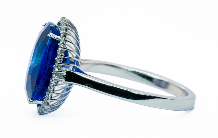 Ingen mindstepris - Ring - 18 kraat Hvidguld -  8.58ct. tw. Safir - Diamant - Levende 'Peacock' Blue (Burma)