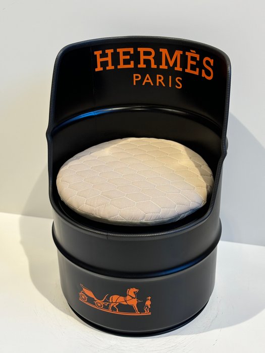 Rob VanMore - Barrel Seat Hermes Paris - 57cm