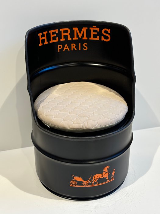 Rob VanMore - Barrel Seat Hermes Paris - 57cm