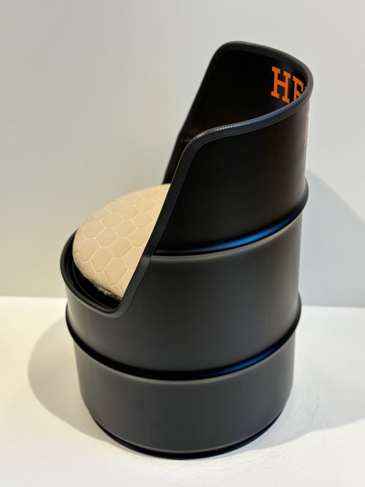 Rob VanMore - Barrel Seat Hermes Paris - 57cm