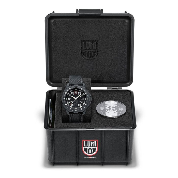 Luminox F117 Nighthawk Skunk Works  Heritage Pilotenuhr XA.6442.H.SET 44mm - XA.6442.H.SET - Mænd - 2024