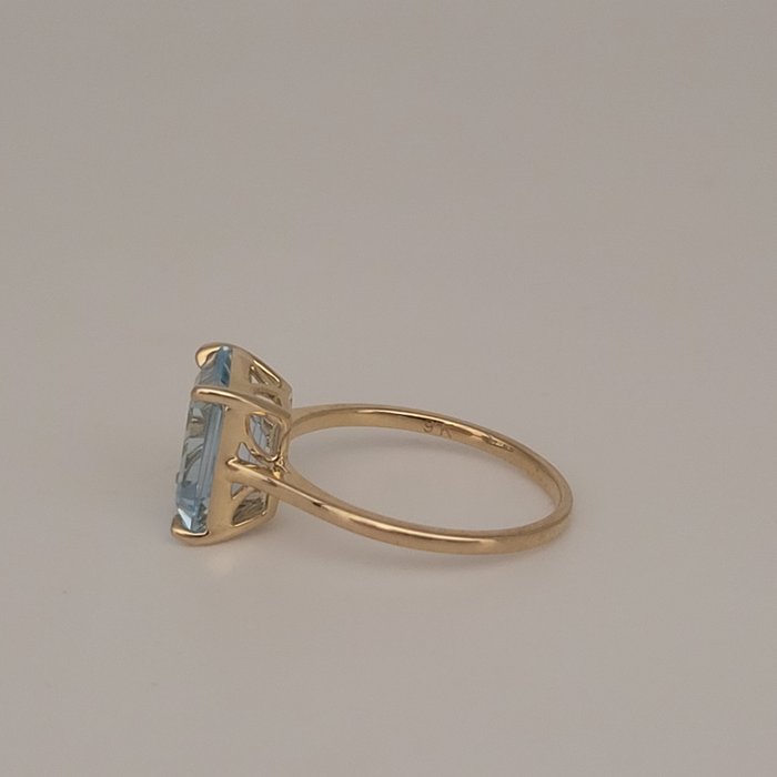 Ingen mindstepris - Ring - 9 kt. Gulguld - Swiss Blue Topaz Octagon