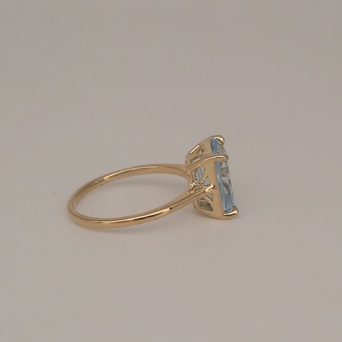 Ingen mindstepris - Ring - 9 kt. Gulguld - Swiss Blue Topaz Octagon