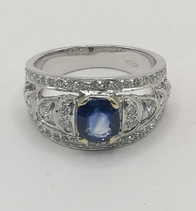 Ring - 18 kraat Hvidguld -  197ct tw Safir - Diamant