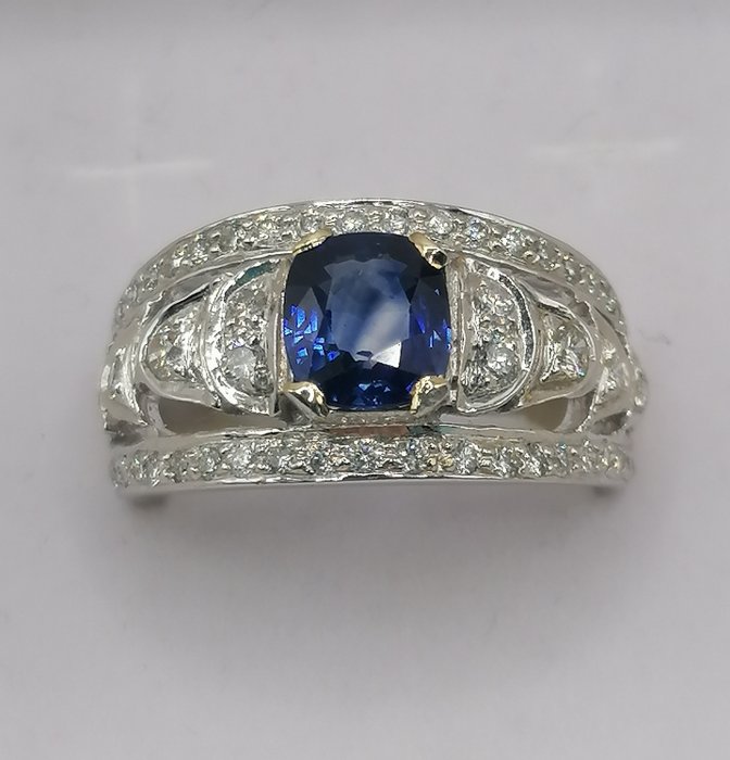 Ring - 18 kraat Hvidguld -  197ct tw Safir - Diamant