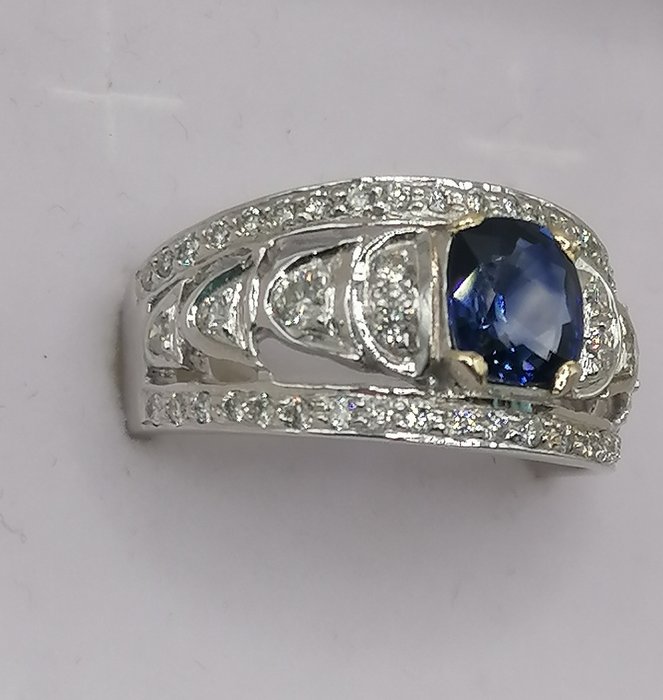 Ring - 18 kraat Hvidguld -  197ct tw Safir - Diamant