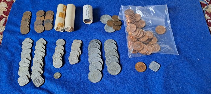 Holland. Lot van oude rollen vooroorlogse centen, een zak stuivers en vierkante stuiver zink oorlogs geld enz  (Ingen mindstepris)