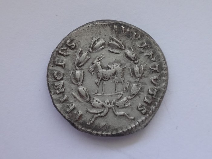 Romarriket Domitian as Caesar 69-81 AR Denarius