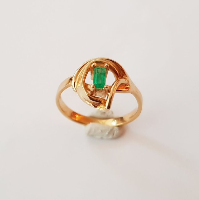 Ring - 18 kraat Gulguld -  0.11ct. tw. Smaragd - Smaragd