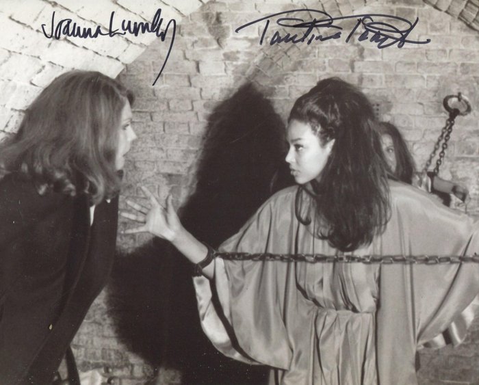 Joanna Lumley + Pauline Peart - The Satanic Rites of Dracula - Signed Photo 20x26 cm