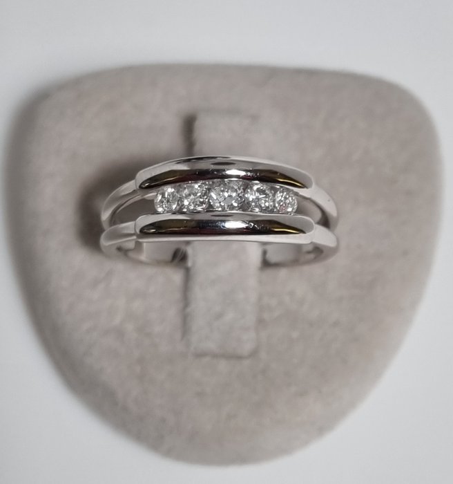 Ring - 18 kraat Hvidguld -  0.30ct. tw. Diamant (Natur)  - DIAMANT BANDEAU RING