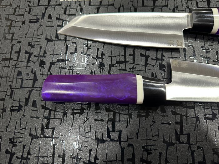 Bunka - Køkkenkniv - Chef's knife -  Hamrede special D2 stål japanske kokkeknive - Ergonomisk lilla og sort marmoreret harpikshåndtag - Japan