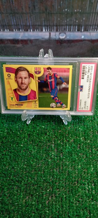 2021/22 Panini Colecciones Este Lionel Messi #17 - PSA 10 Graded sticker