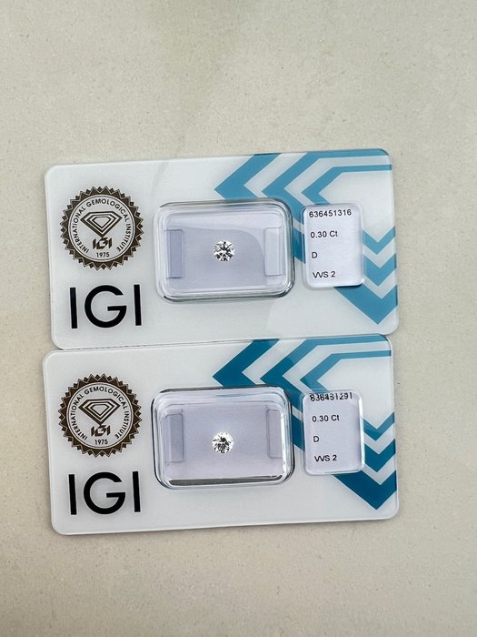 Ingen mindstepris - 2 pcs Diamant  (Natur)  - 060 ct - Rund - D (farveløs) - VVS2 - International Gemological Institute (IGI)