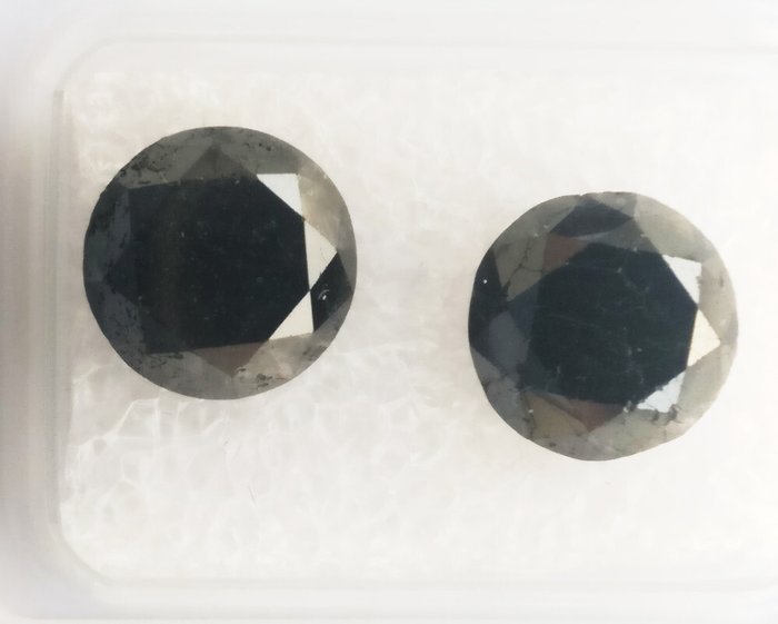 2 pcs Diamant  (Farvebehandlet)  - 5.89 ct - Rund - Ikke specificeret i laboratorierapporten - Gem Report Antwerp (GRA)