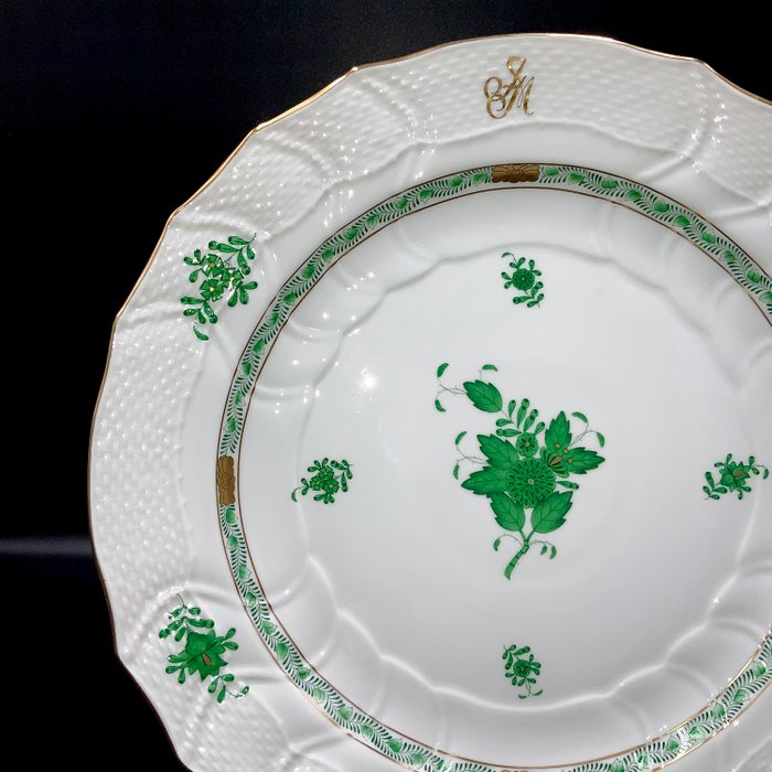 Herend - Custom Made Round Platter - Unusual Size 322 cm - "Apponyi Green" - Platte - Håndmalet porcelæn