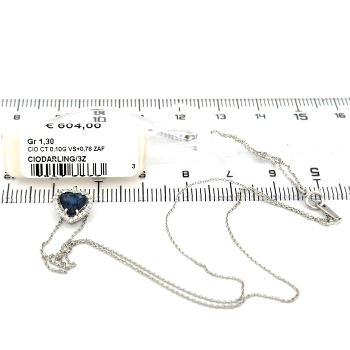 Ingen mindstepris - Handmade - Halskæde - Collana cuore zaffiro - 18 kraat Hvidguld -  0.88ct. tw. Safir - Diamant