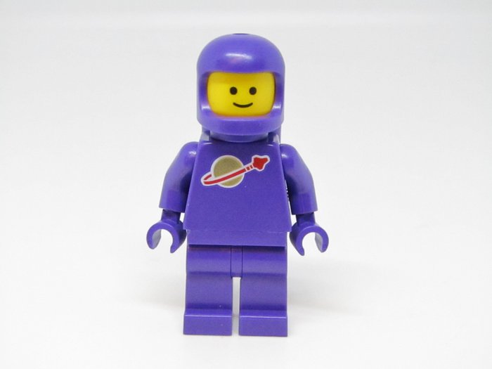 Lego - Space - classic dark purple spaceman astronaut