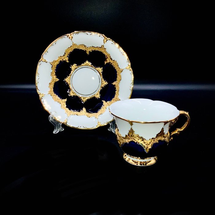 E.A.Leuteritz - Meissen - First Choice - Opulent Style Tea Cup and Saucer - "B-form" - Cobalt Blue - Tekop sæt - Håndmalet porcelæn