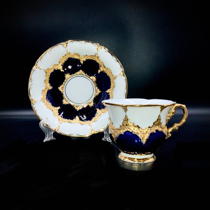 E.A.Leuteritz - Meissen - First Choice - Opulent Style Tea Cup and Saucer - "B-form" - Cobalt Blue - Tekop sæt - Håndmalet porcelæn