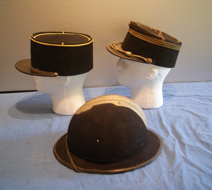 Frankrig - Hær/infanteri - Militær hjelm - 3 x fransk kepi