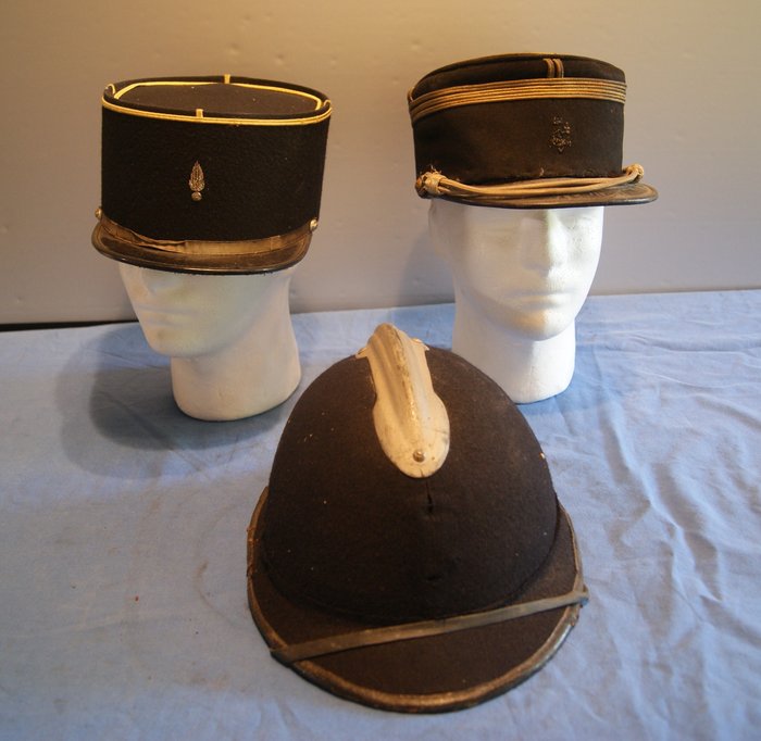 Frankrig - Hær/infanteri - Militær hjelm - 3 x fransk kepi