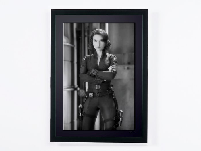 Marvel: Black Widow - Scarlett Johansson as "Natasha Romanoff" - Fine Art Photography - Luxury Wooden Framed 70X50 cm - Limited Edition Nr 01 of 30 - Serial ID 16989 - Original Certificate (COA), Hologram Logo Editor and QR Code - 100% New items.