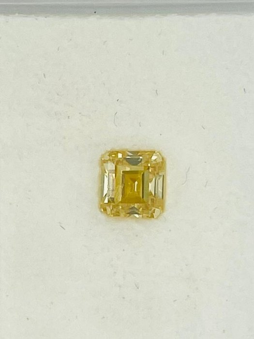 1 pcs Diamant  (Naturfarvet)  - 077 ct - Kvadrat - Fancy intense Gul - SI1 - Gemological Institute of America (GIA)