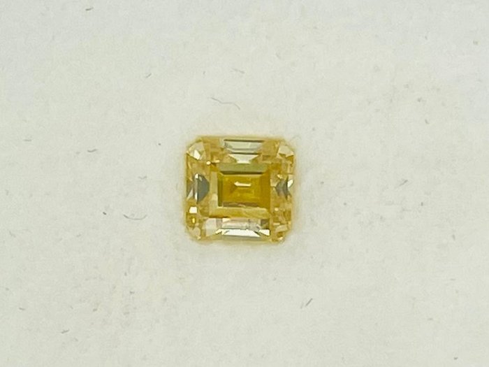 1 pcs Diamant  (Naturfarvet)  - 077 ct - Kvadrat - Fancy intense Gul - SI1 - Gemological Institute of America (GIA)