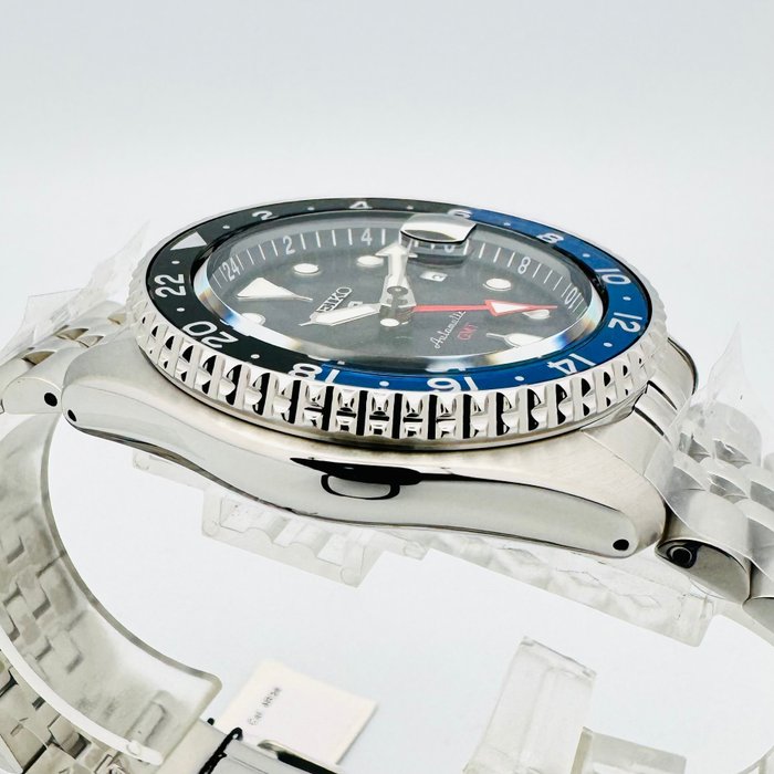 Seiko - Sport 5 Automatic GMT - Ingen mindstepris - Mænd - 2011-nu