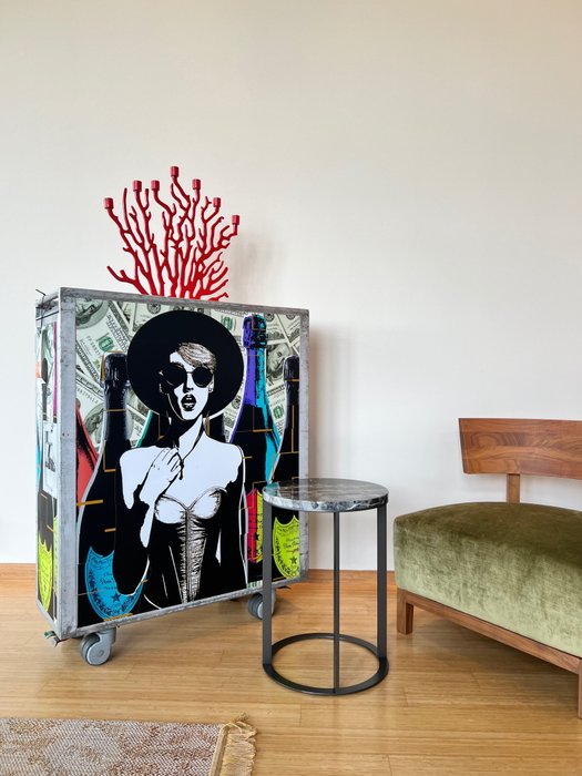 Noboringo Full size vliegtuig trolley - CeeVee - Rullebord - "Madame Jeanette Pop Art" - Aluminium