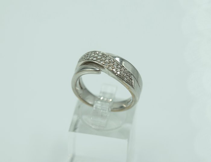 Ring - 18 kraat Hvidguld Diamant (Natur)