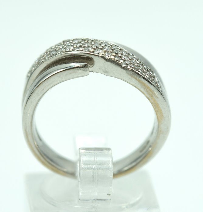 Ring - 18 kraat Hvidguld Diamant (Natur)