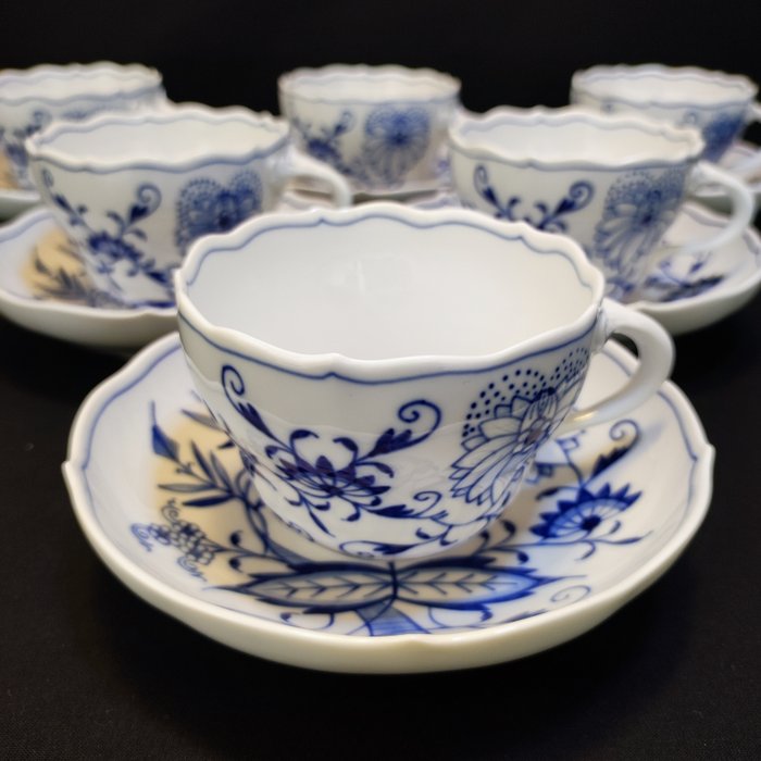 Meissen - Kaffesæt til 6 (12) - 6er Set antike Kaffeetassen mit Untertassen Zwiebelmuster Neuer Ausschnitt - Porcelæn - Støtte sværd