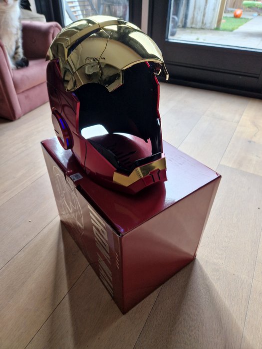 Marvel: Iron Man - New in box - Mark V Mk5 Helmet with LED - Cosplay Prop - Autoking