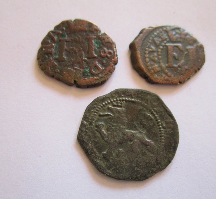 Spanien. Felipe II  Felipe III. 4 Cornados de Pamplona  Y 2 cuartos de cuenca - Lote de 2 monedas  (Ingen mindstepris)