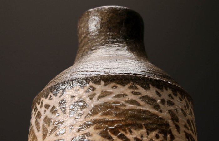 udsøgte Ichirin-zashi (一輪差), en enkeltblomstret vase, er et mesterværk af kendt japansk keramik - ler æltning - 佐伯守美 Saeki Moriyoshi (1949-) - Japan - 1900-2000