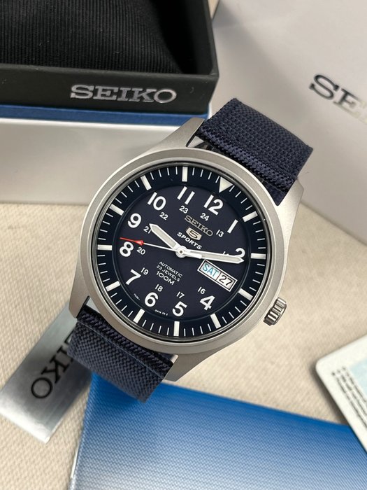 Seiko - 5 Sports Military - SNZG11K1- Day/Date - Ingen mindstepris - Mænd - 2011-nu